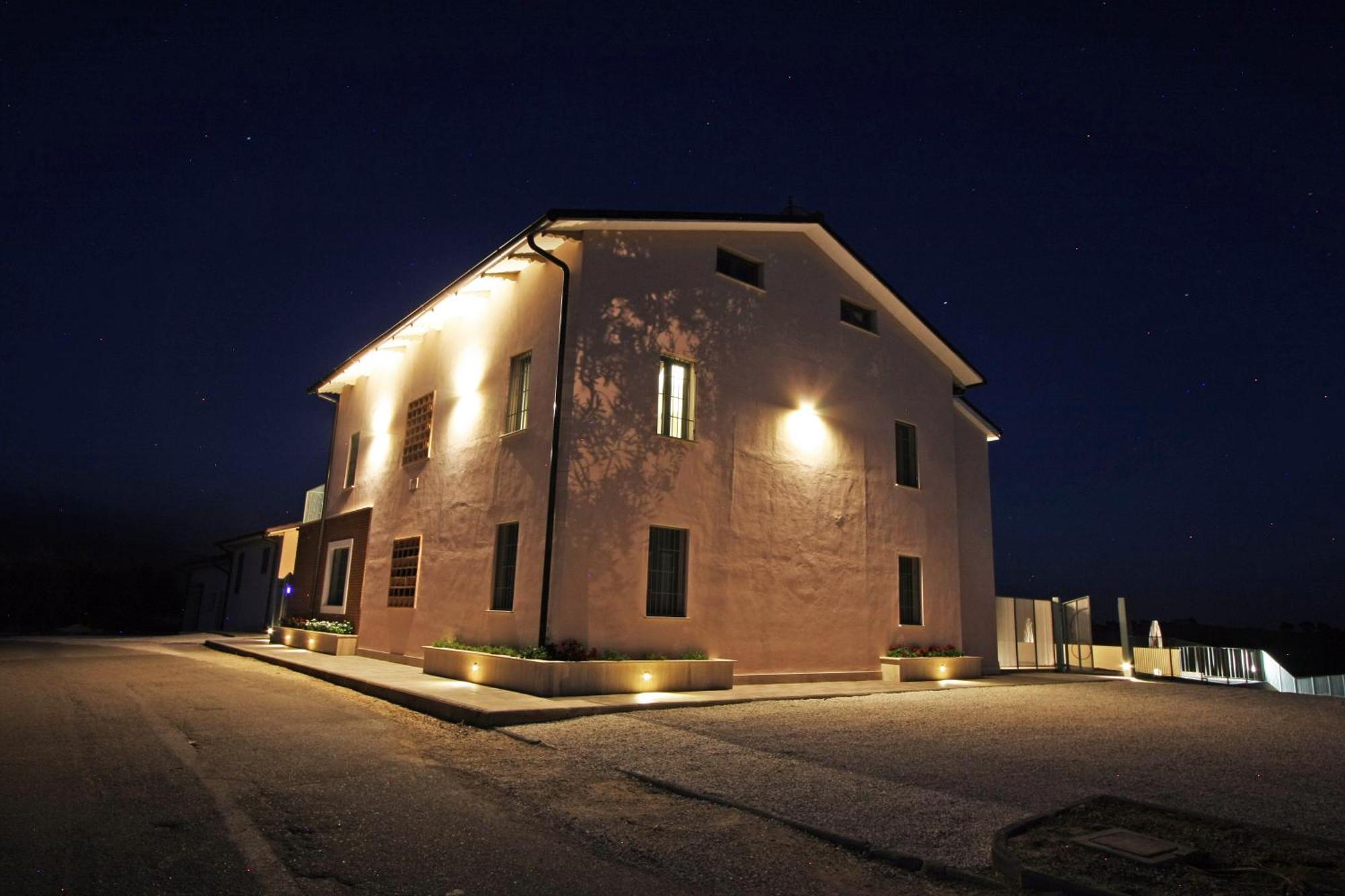 Villa La Collina Del Girasole Montecastrilli Exterior foto