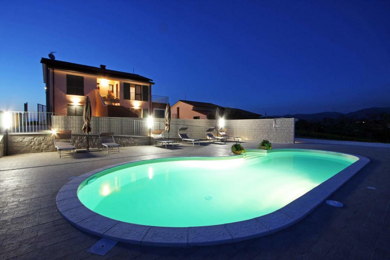 Villa La Collina Del Girasole Montecastrilli Exterior foto